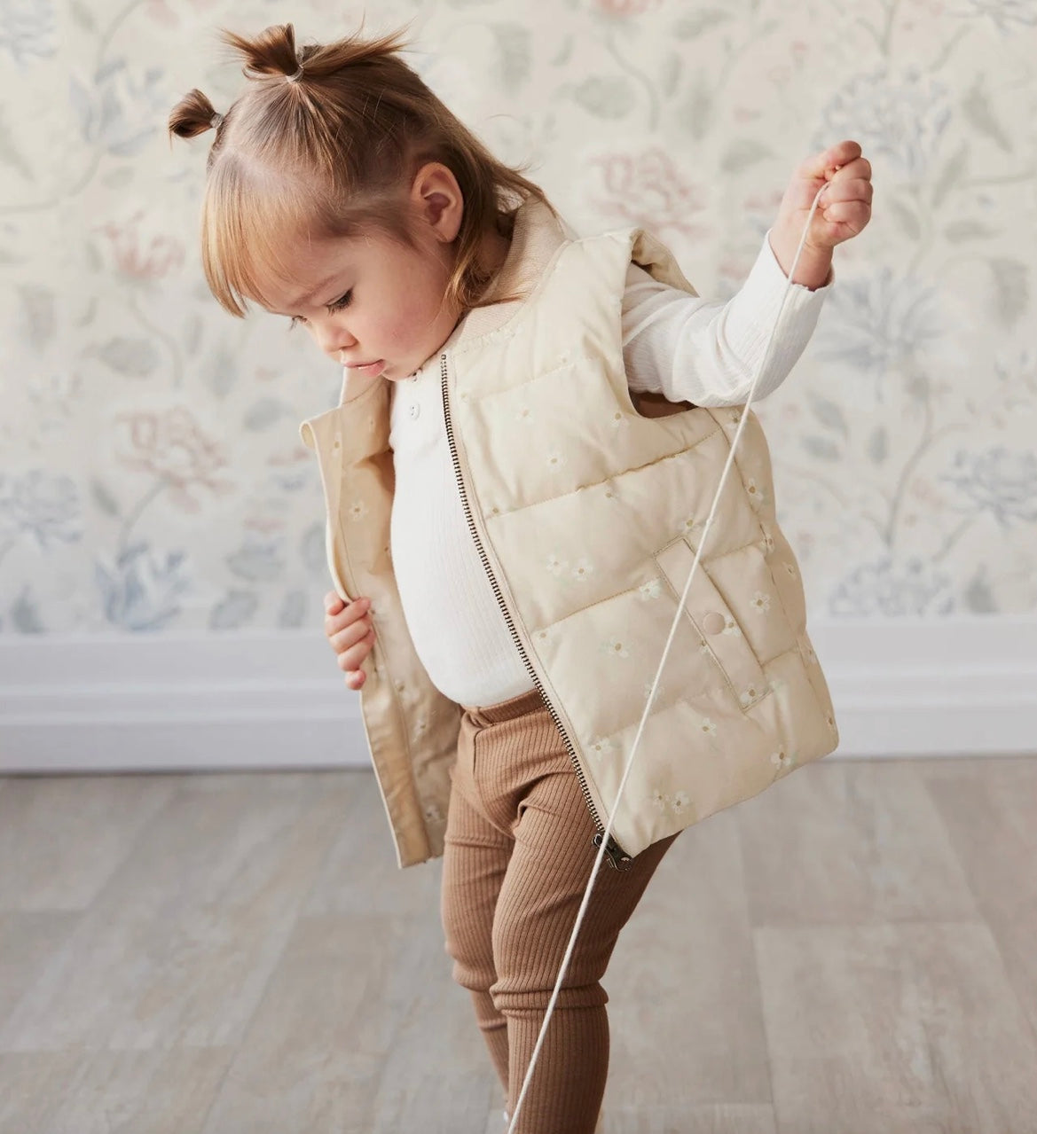 Taylor Vest - Simply Flower Sand