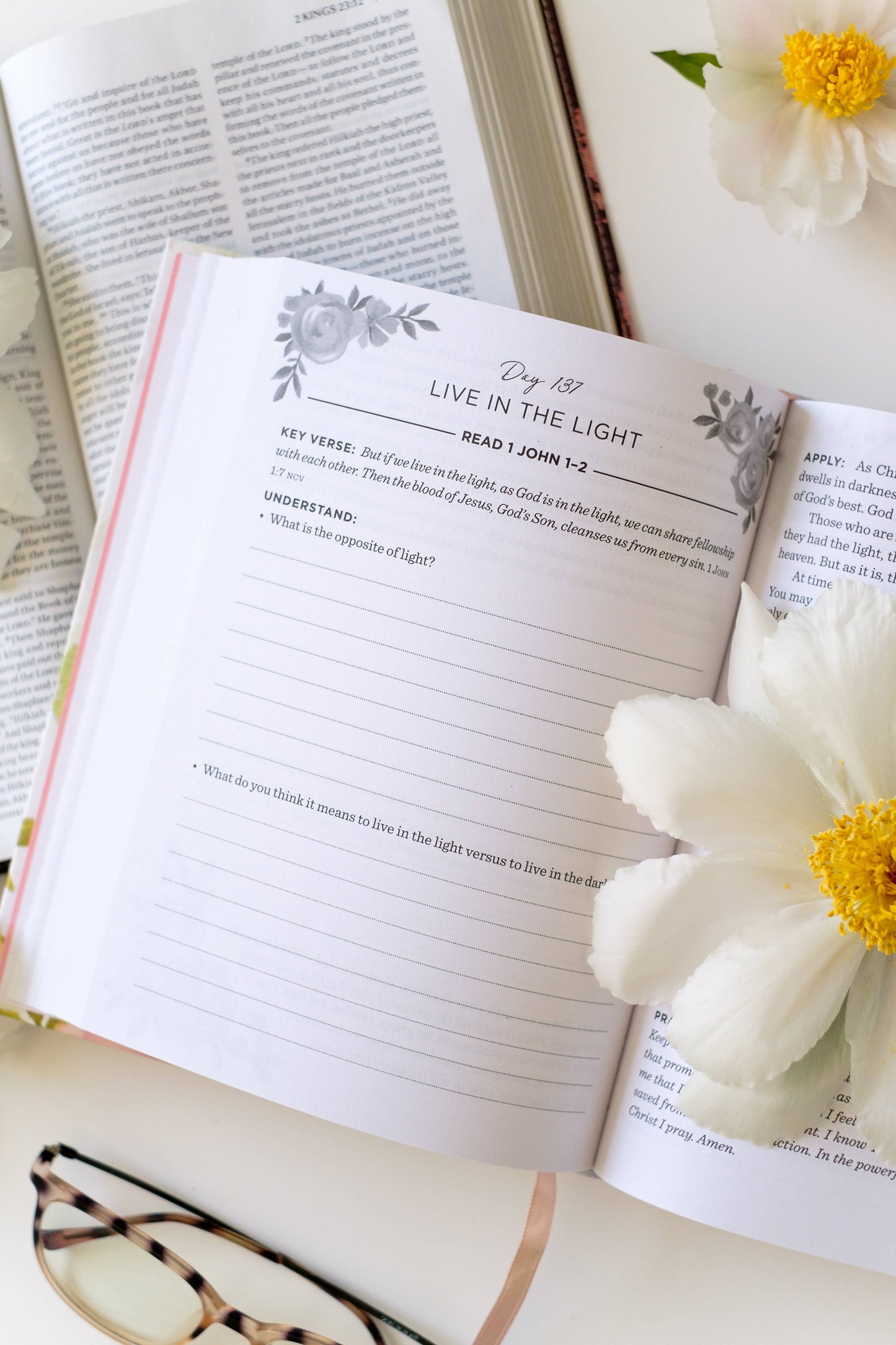 The Daily 5-Minute Bible Study Journal for Women