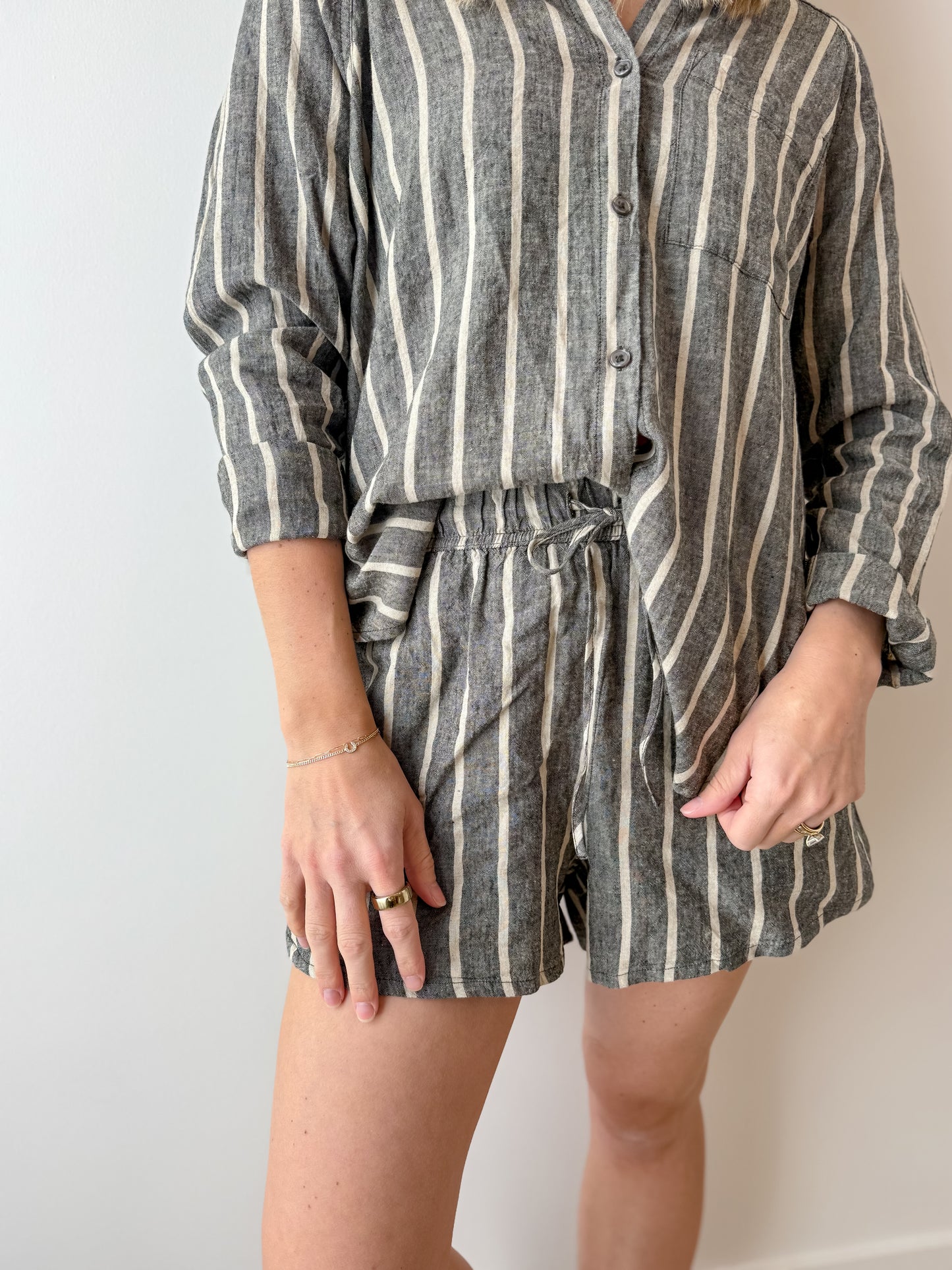 The Perfect Line Short - Black/Cream Stripe
