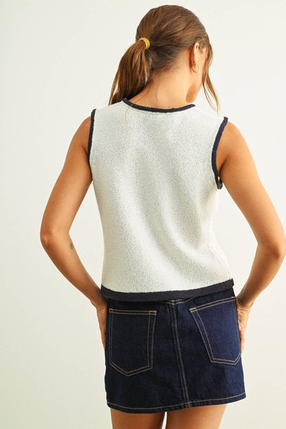 Contrasted piping Flag Knit Sweater Tan