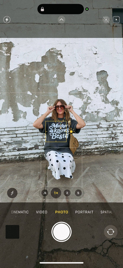 Mother knows best graphic tee - charcoal